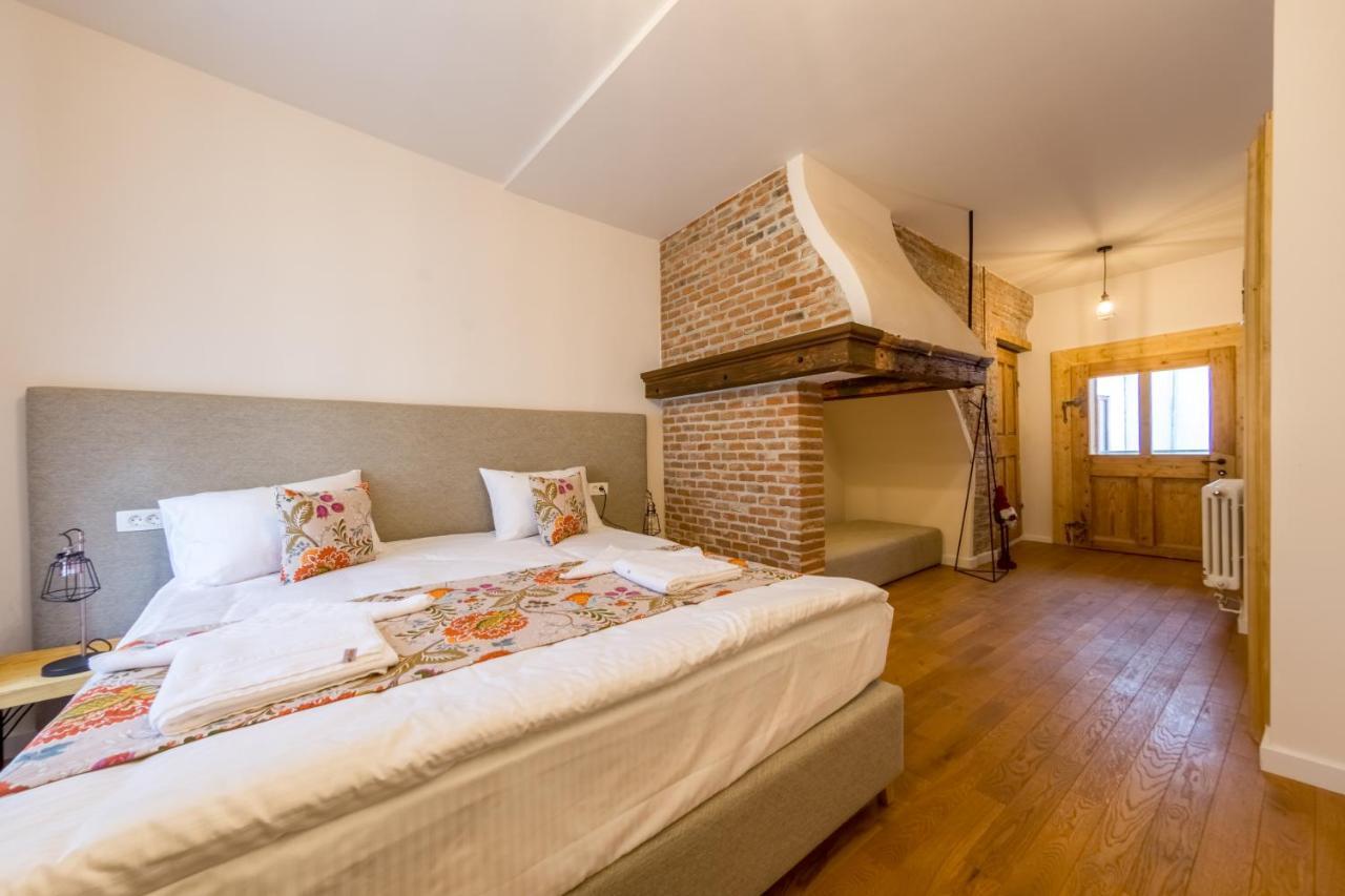 Rossmarkt Haus Hotel Brasov Ngoại thất bức ảnh