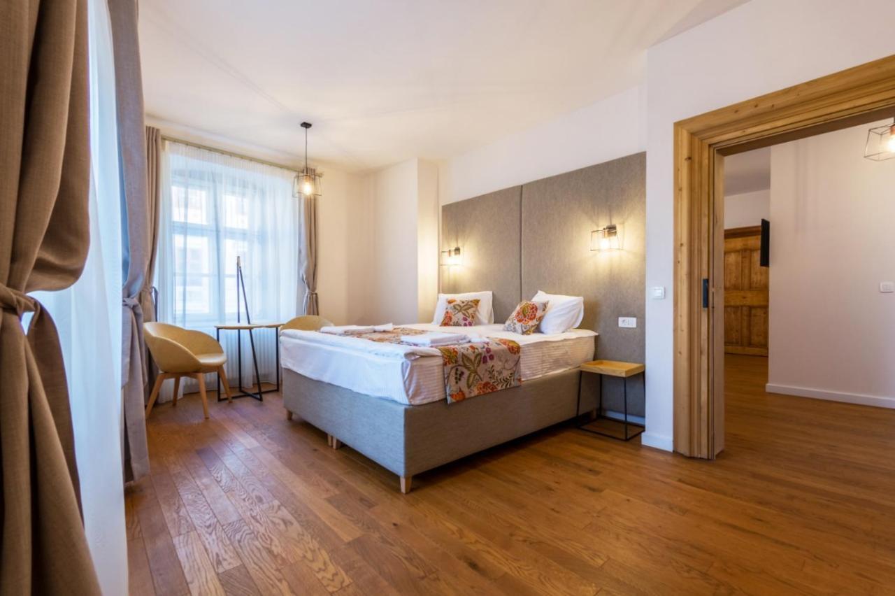 Rossmarkt Haus Hotel Brasov Ngoại thất bức ảnh