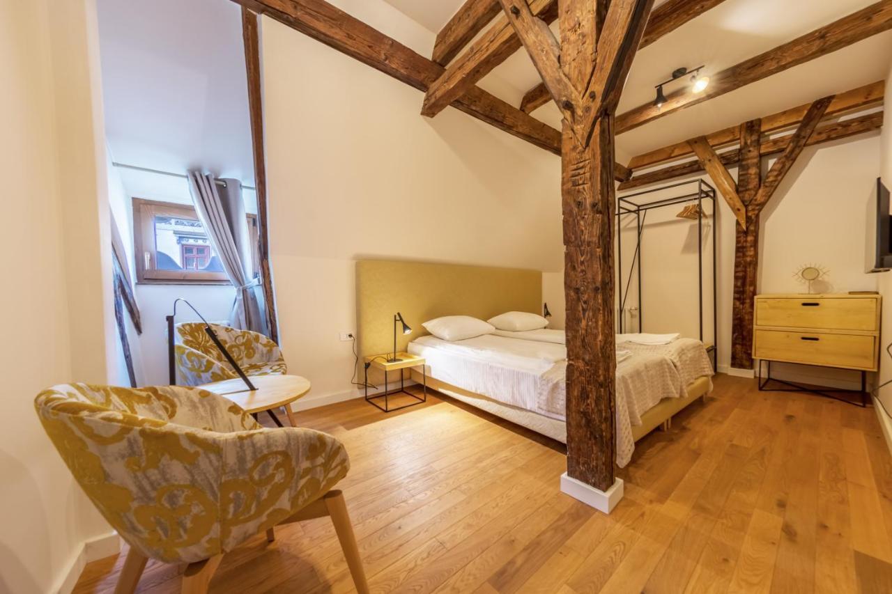 Rossmarkt Haus Hotel Brasov Ngoại thất bức ảnh