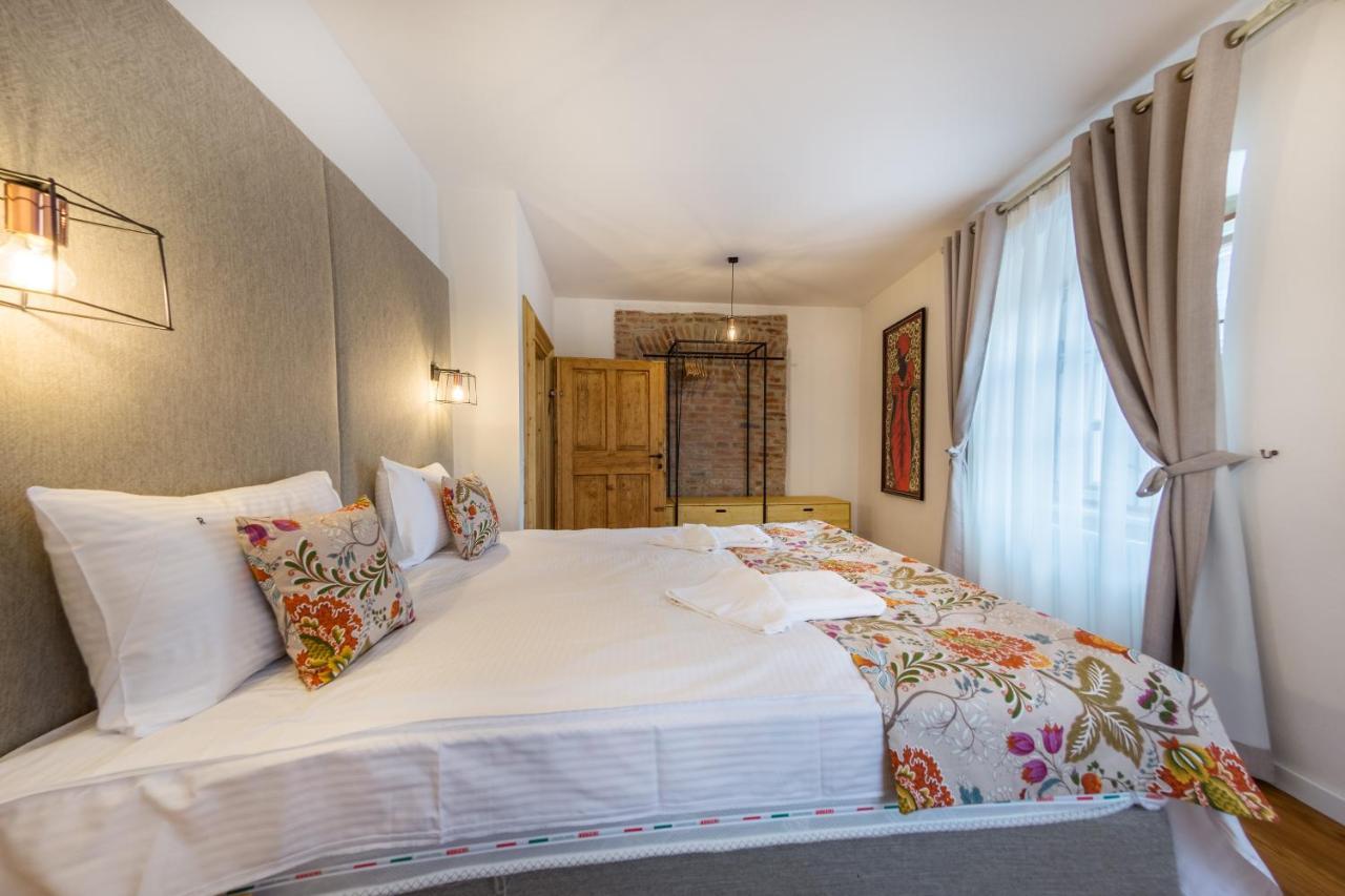 Rossmarkt Haus Hotel Brasov Ngoại thất bức ảnh